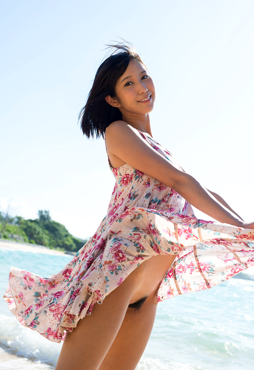 湊莉久　美少女に野外露出させ、プライベートセックスする興奮　#エロ画像 