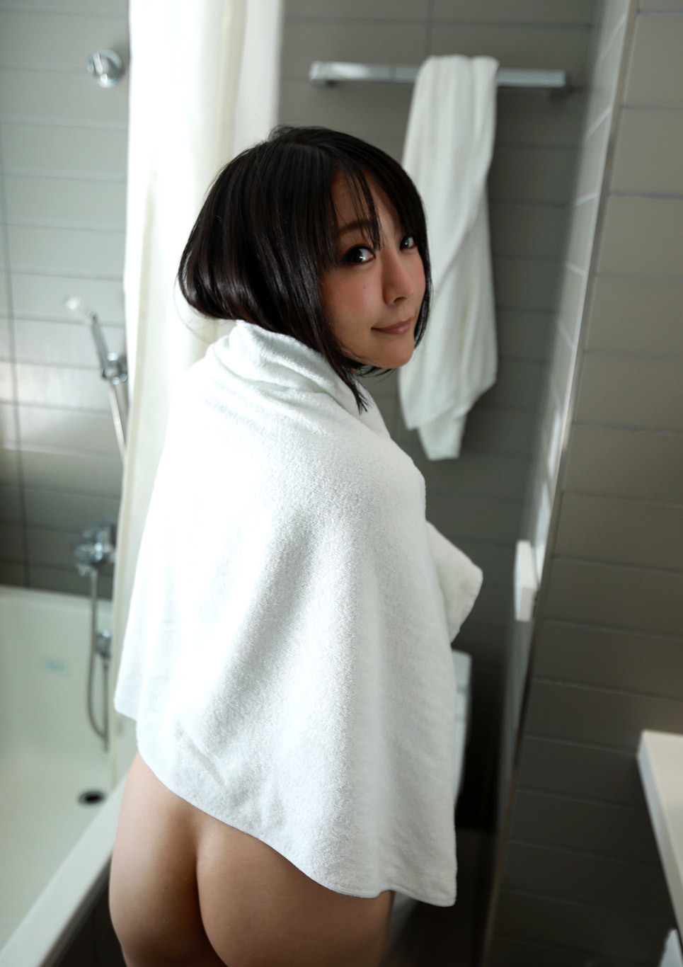 羽生ありさ（小峰ひなた） 巨乳Iカップのエロすぎる癒やし痴女人妻 中出しセックス画像 