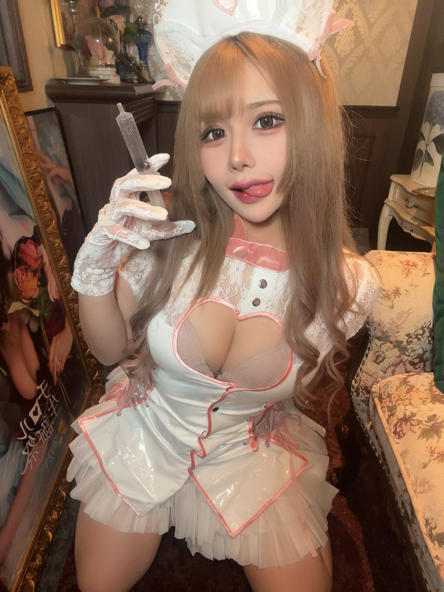 えちえちな体で癒してくれる、エロコスプレナースの精子抜き治療画像 Vol.42