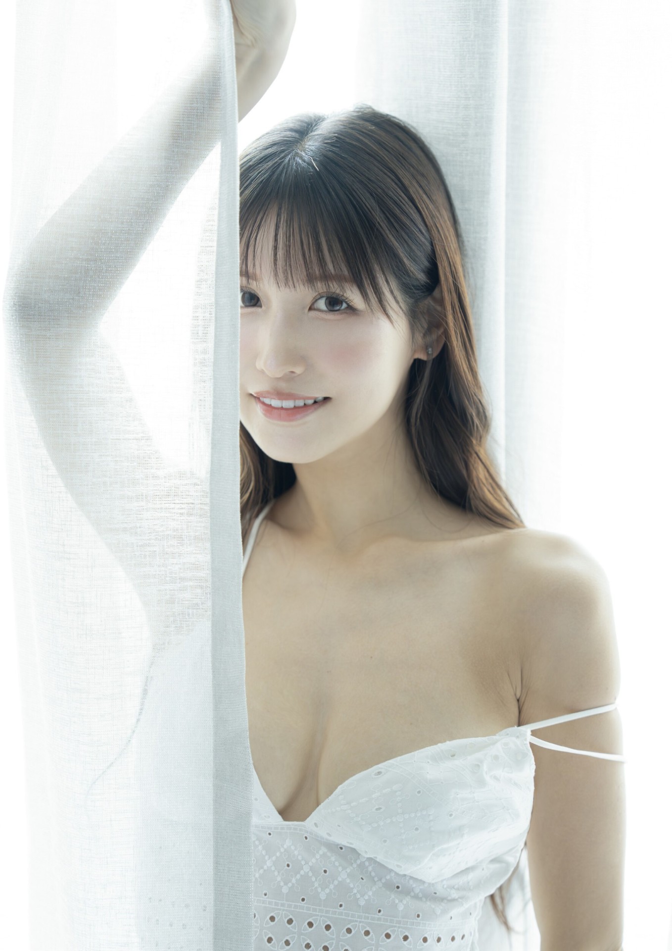 Gカップに美しいくびれスタイルAV女優「桜空もも」ふわふわおっぱいまみれアダルト写真集
