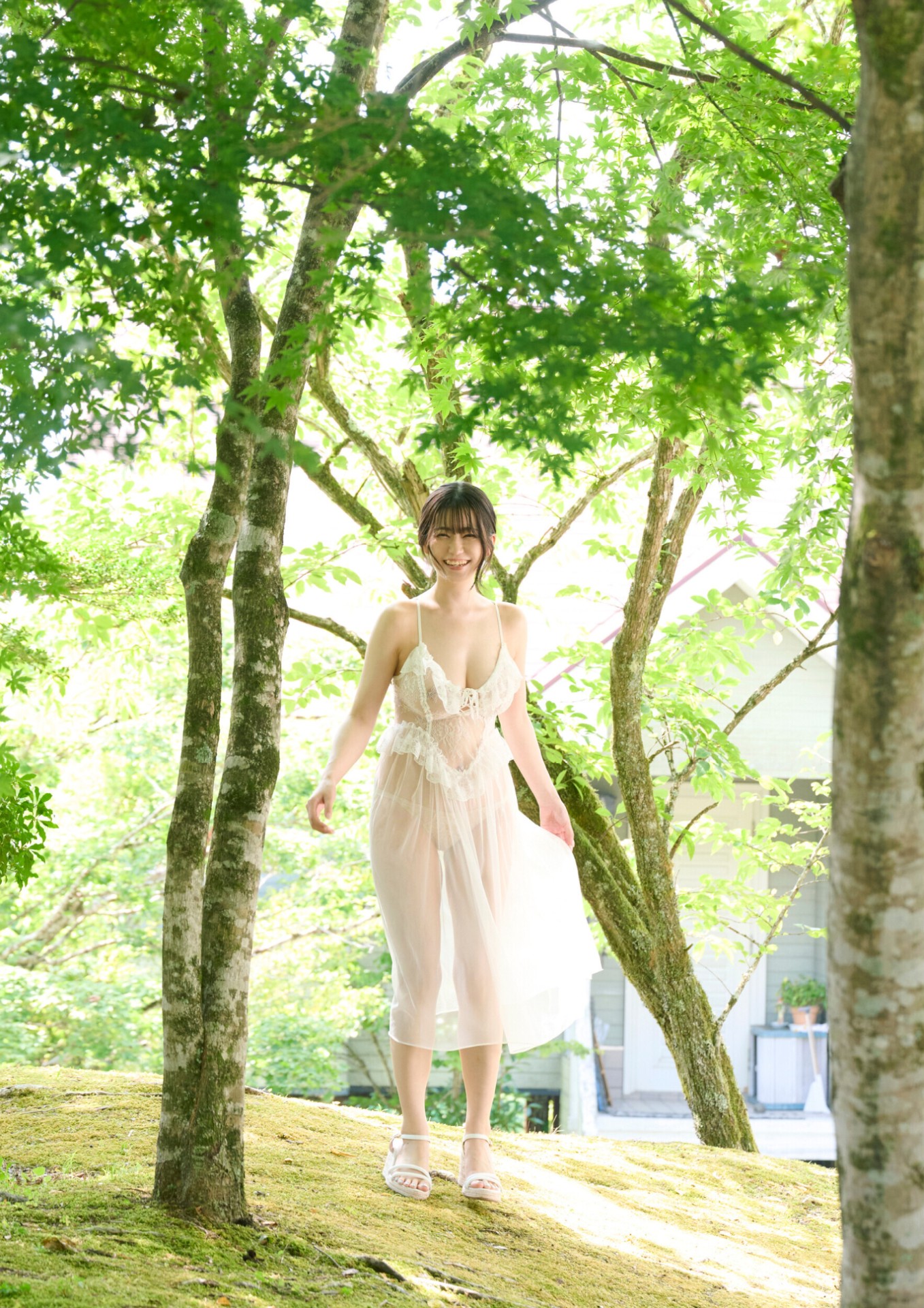 柏木ふみか(人妻) 30歳 Iカップ SNSもない謎の美女のおっぱい写真集が出た！『シークレット・フルーツ』